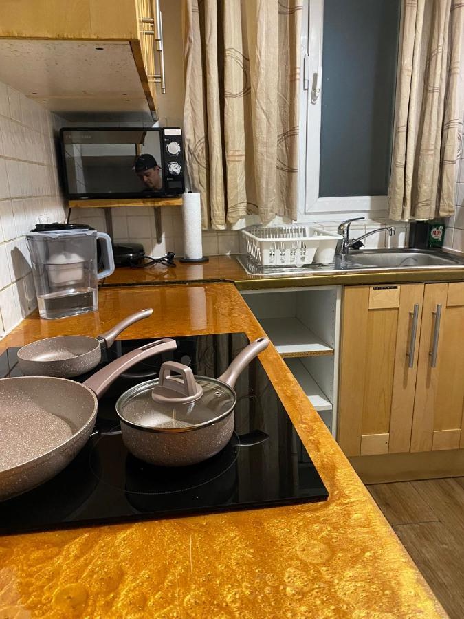 Huge And Affordable 3 Bedroom Flat In Hammersmith For 7 People With Welcome Breakfast Лондон Екстер'єр фото