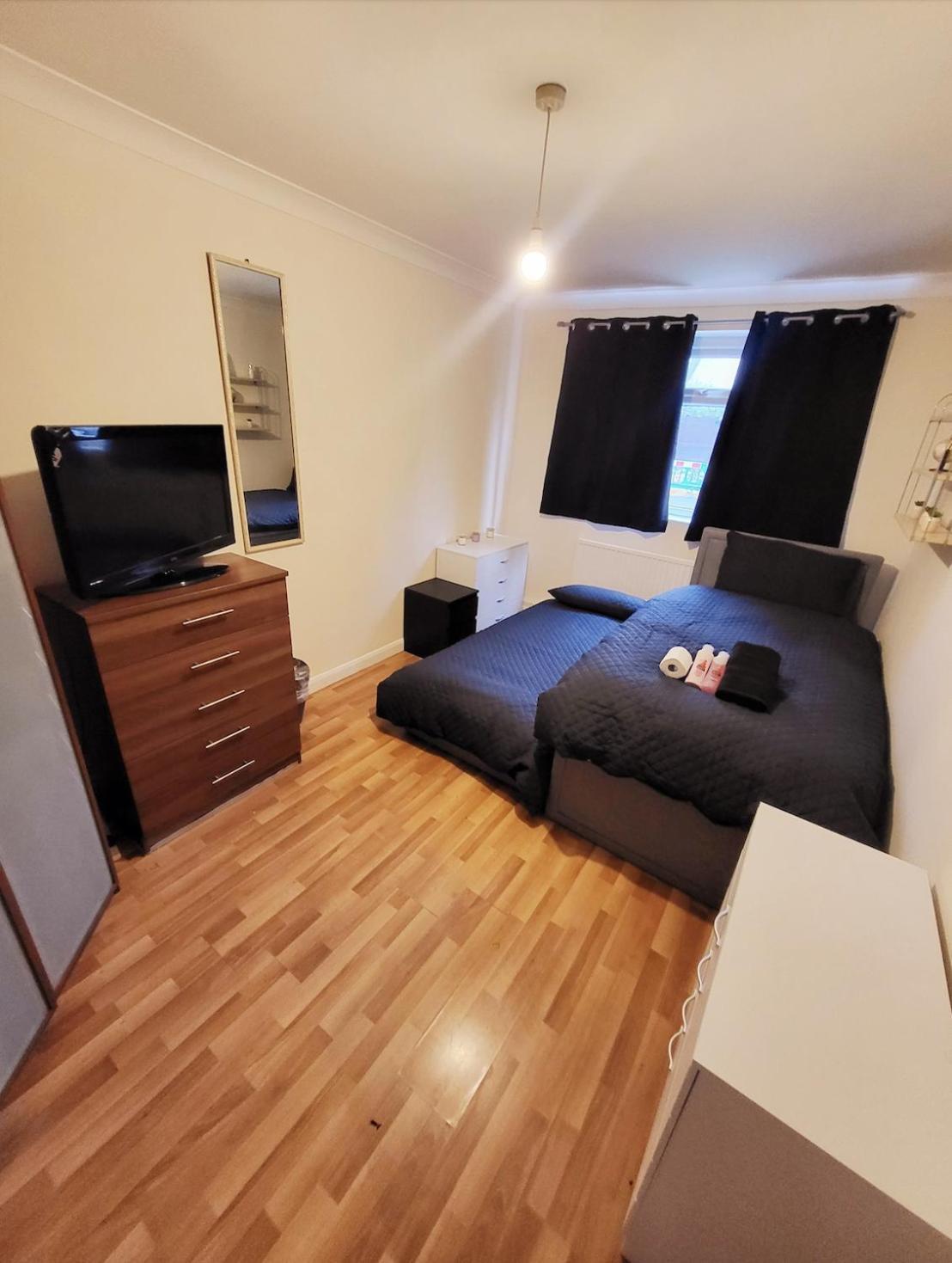 Huge And Affordable 3 Bedroom Flat In Hammersmith For 7 People With Welcome Breakfast Лондон Екстер'єр фото