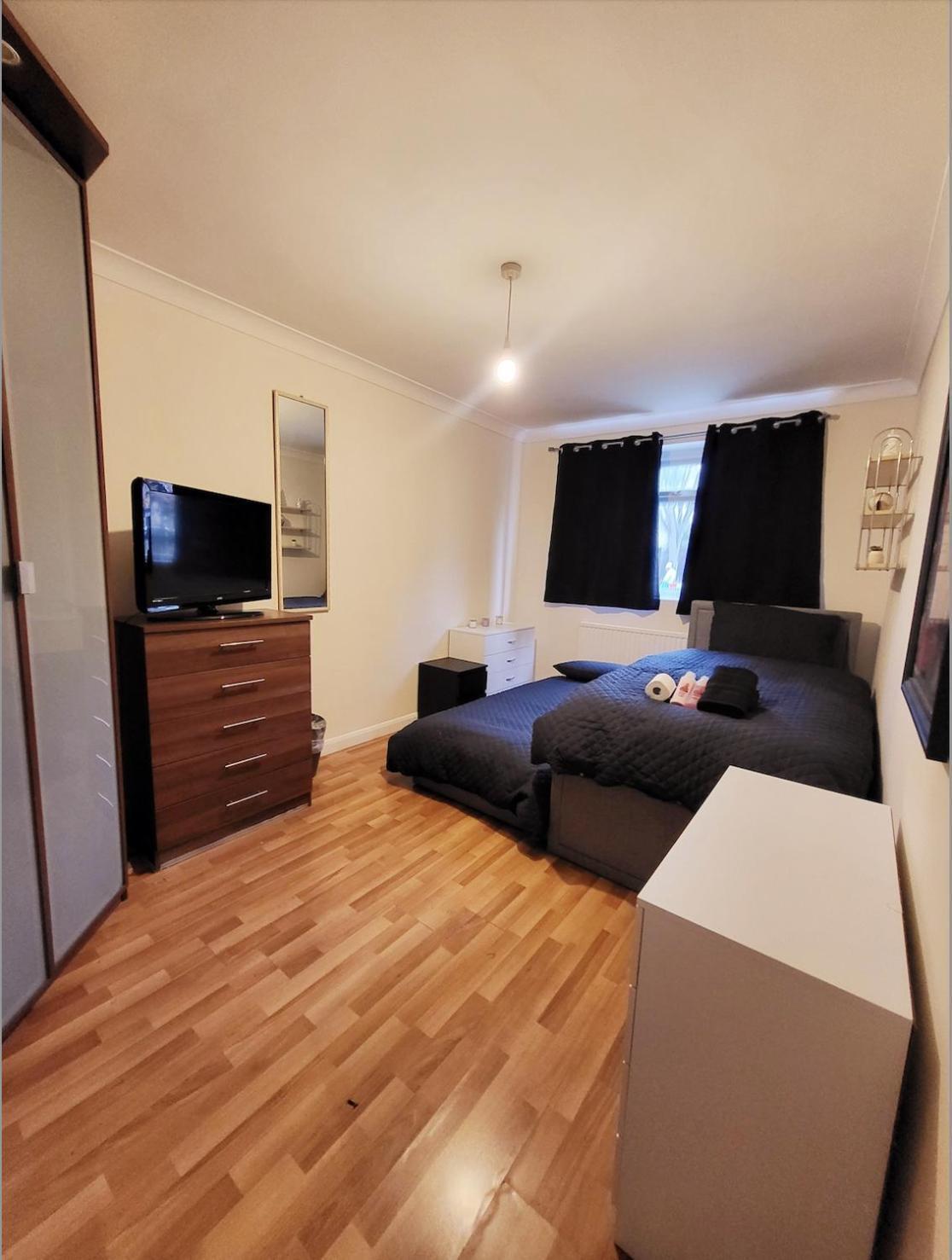 Huge And Affordable 3 Bedroom Flat In Hammersmith For 7 People With Welcome Breakfast Лондон Екстер'єр фото