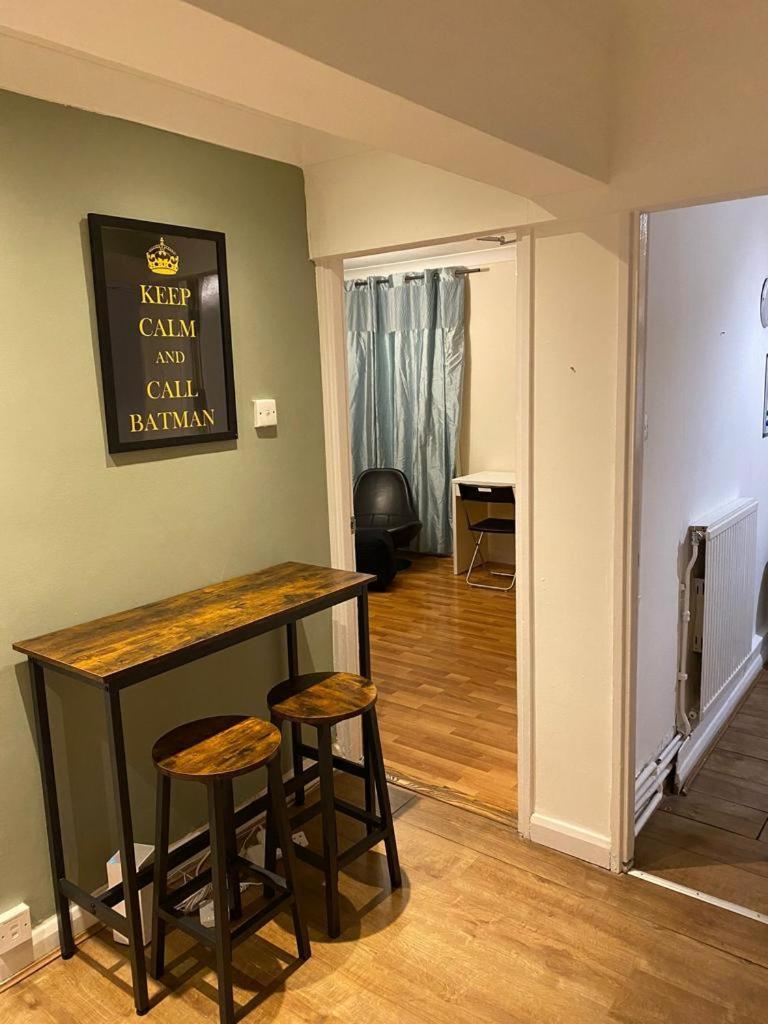 Huge And Affordable 3 Bedroom Flat In Hammersmith For 7 People With Welcome Breakfast Лондон Екстер'єр фото