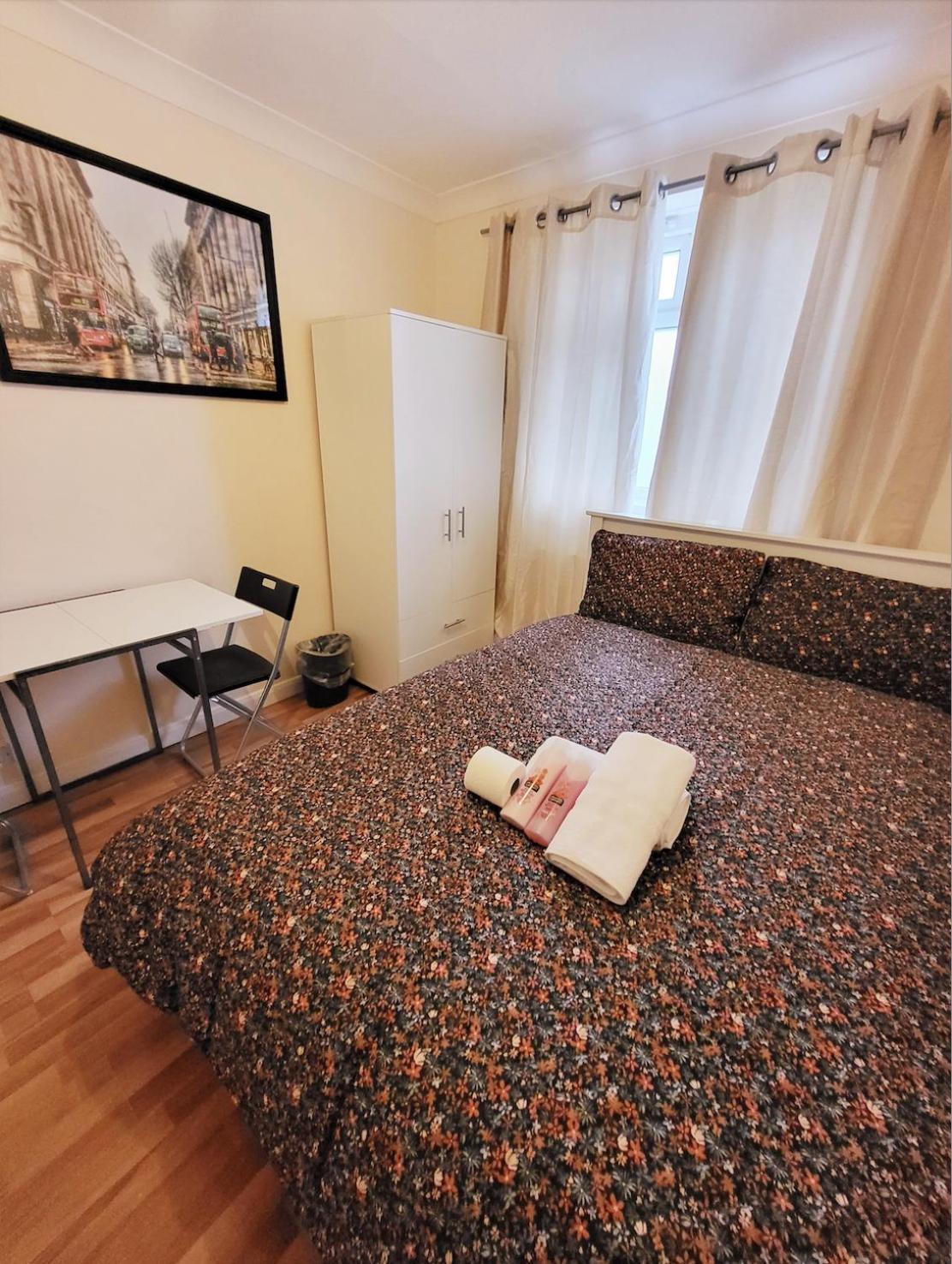 Huge And Affordable 3 Bedroom Flat In Hammersmith For 7 People With Welcome Breakfast Лондон Екстер'єр фото