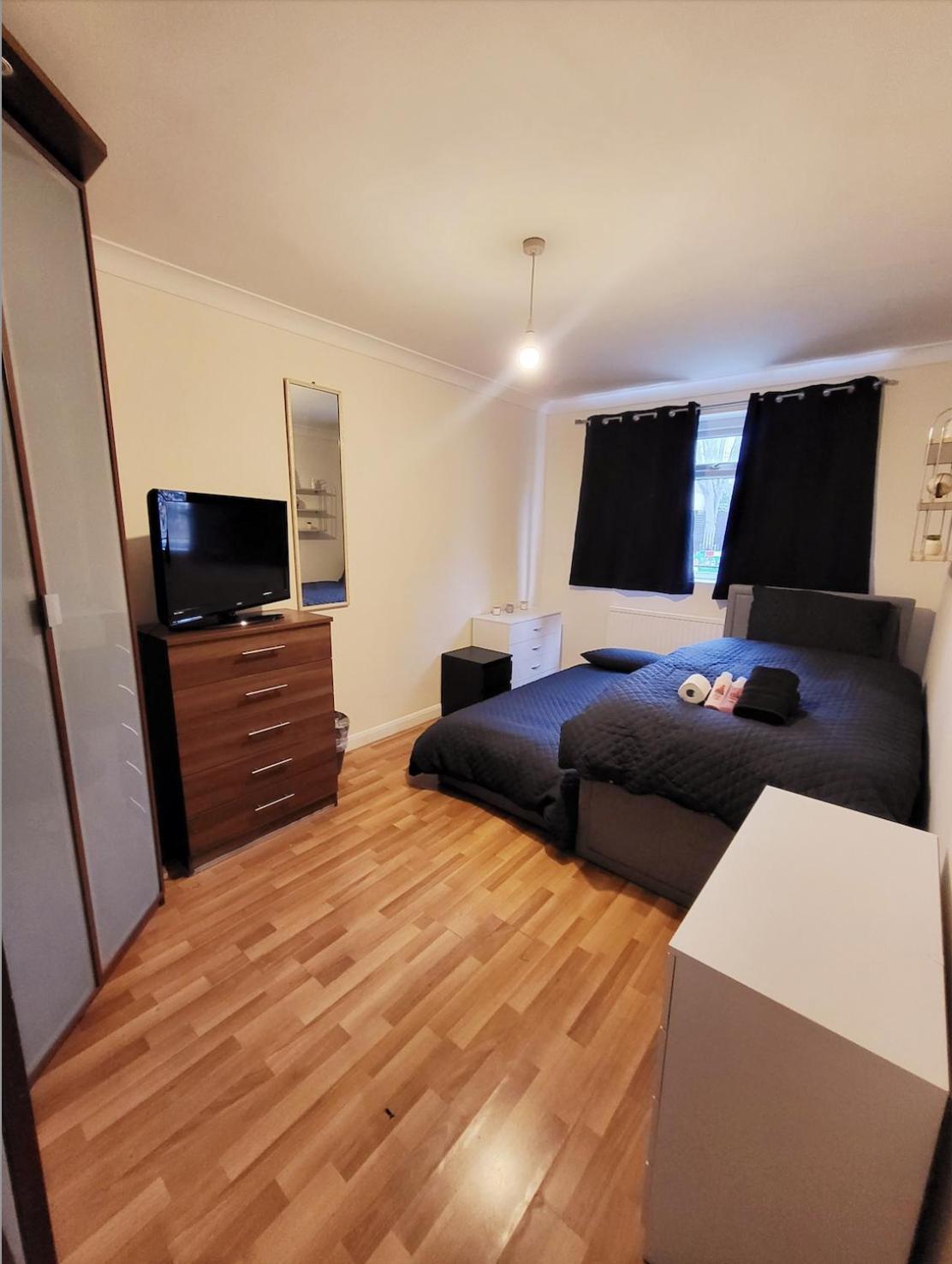 Huge And Affordable 3 Bedroom Flat In Hammersmith For 7 People With Welcome Breakfast Лондон Екстер'єр фото