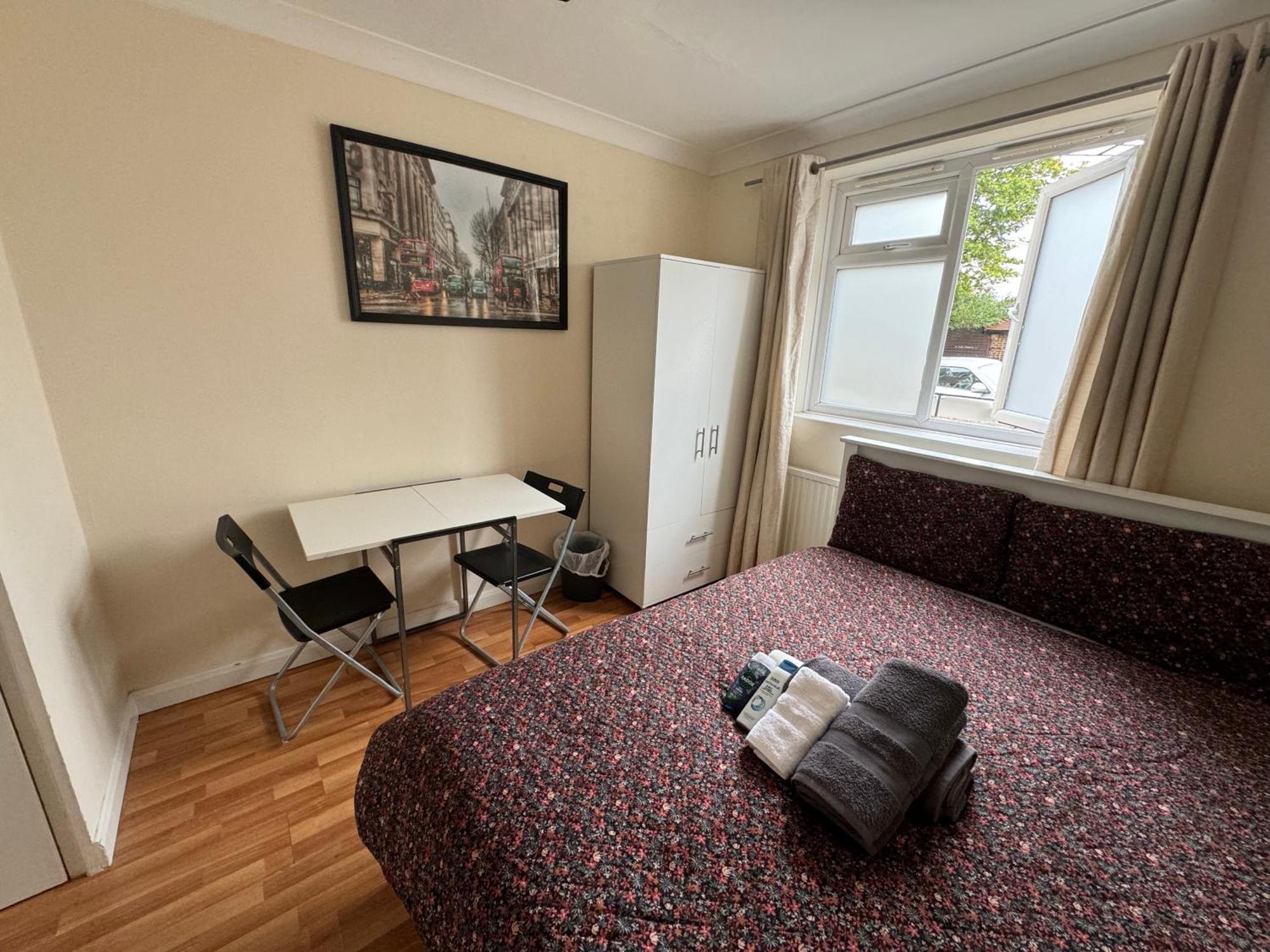 Huge And Affordable 3 Bedroom Flat In Hammersmith For 7 People With Welcome Breakfast Лондон Екстер'єр фото