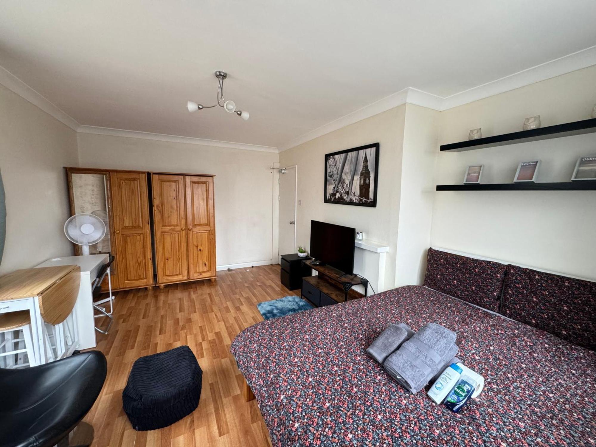Huge And Affordable 3 Bedroom Flat In Hammersmith For 7 People With Welcome Breakfast Лондон Екстер'єр фото