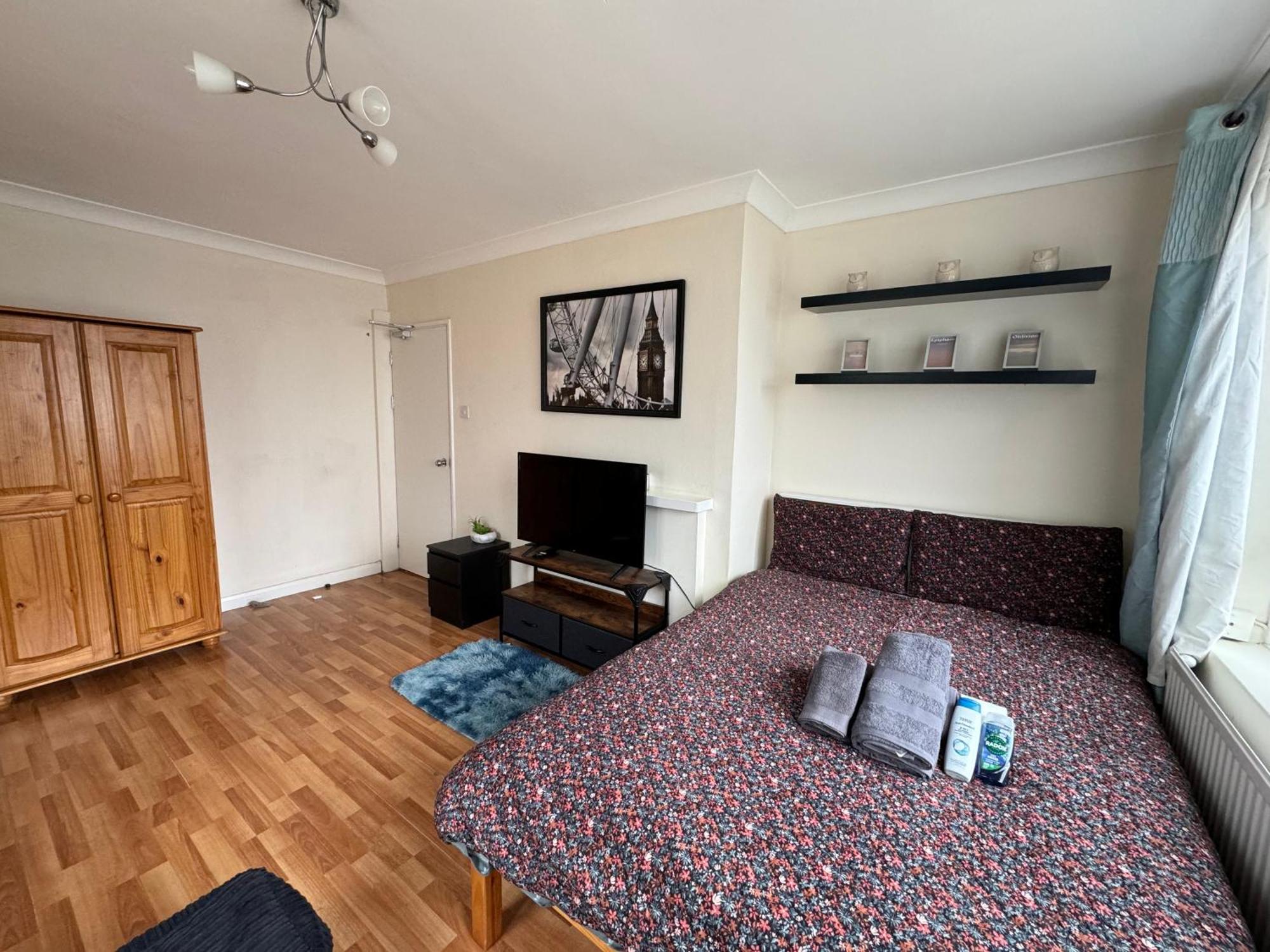 Huge And Affordable 3 Bedroom Flat In Hammersmith For 7 People With Welcome Breakfast Лондон Екстер'єр фото