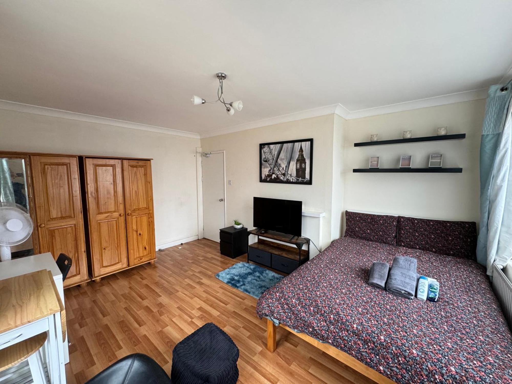 Huge And Affordable 3 Bedroom Flat In Hammersmith For 7 People With Welcome Breakfast Лондон Екстер'єр фото