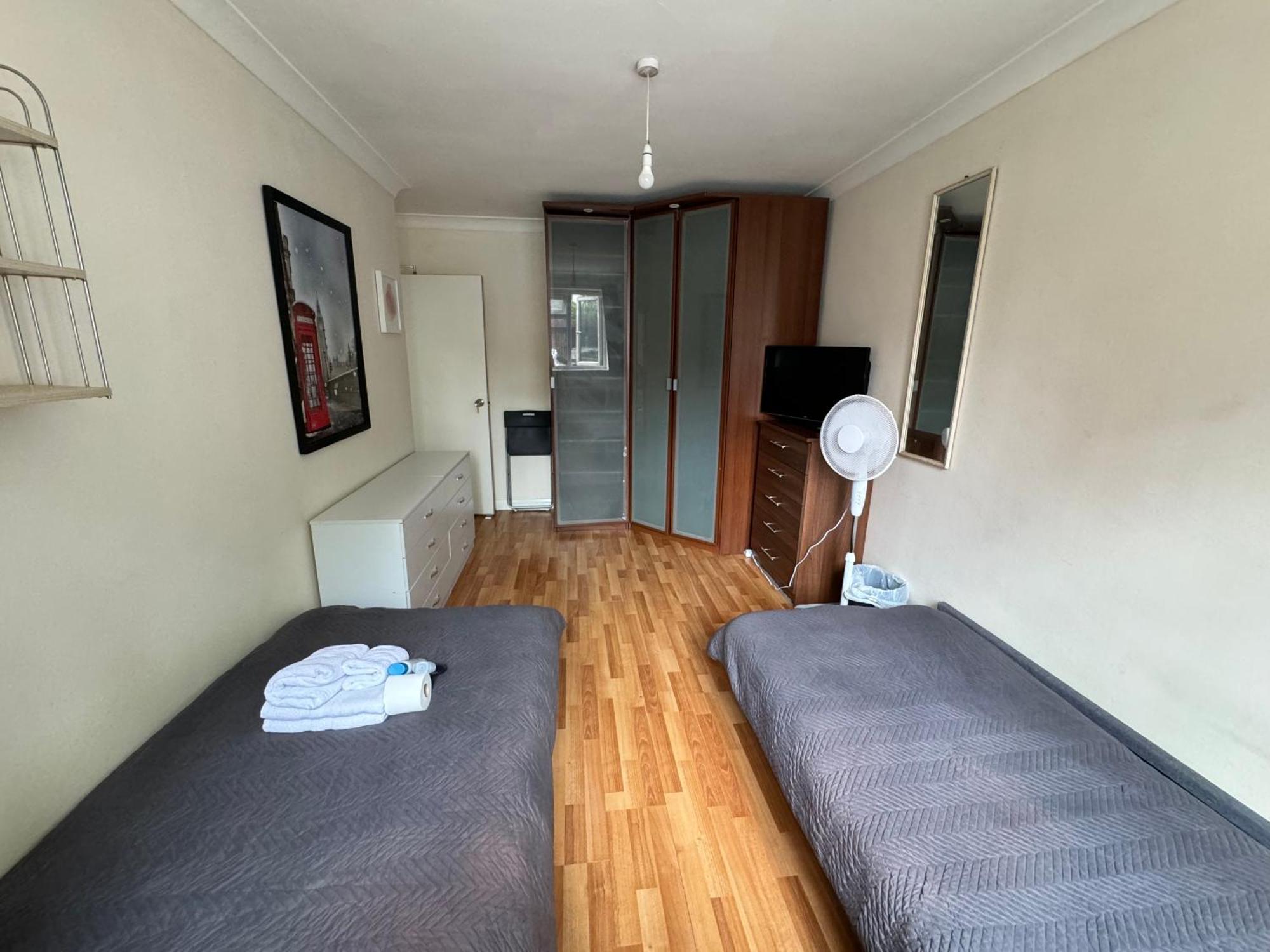 Huge And Affordable 3 Bedroom Flat In Hammersmith For 7 People With Welcome Breakfast Лондон Екстер'єр фото